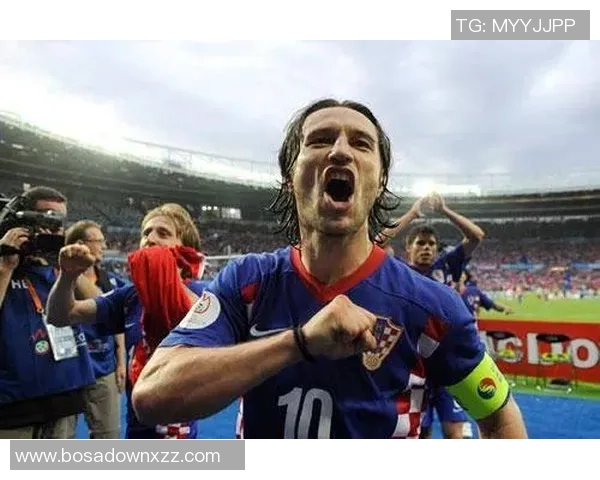 法尔克：凯恩与拜仁乐意续约至2028年，他乐意世界杯后再谈